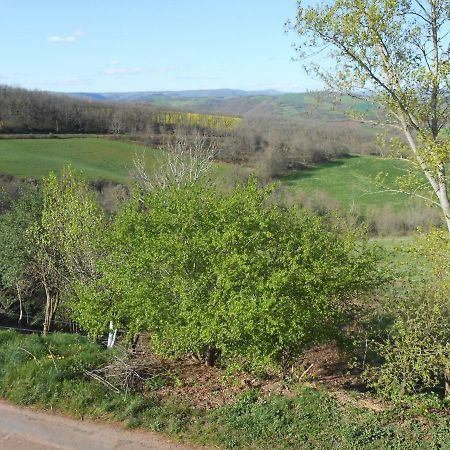 Chambre D'Hotes Des Monts Saint-Izaire Exteriör bild