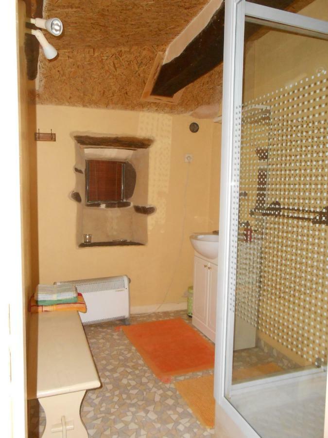 Chambre D'Hotes Des Monts Saint-Izaire Exteriör bild