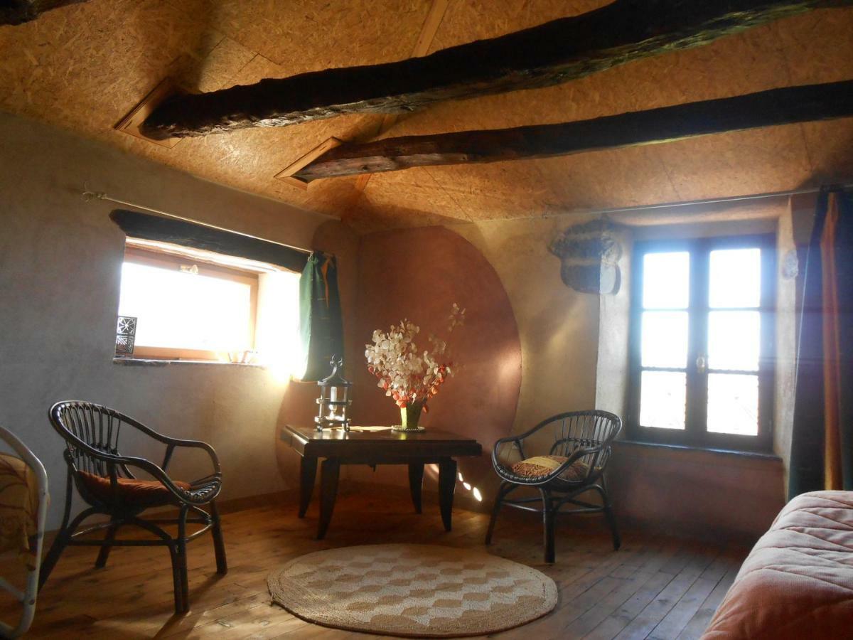 Chambre D'Hotes Des Monts Saint-Izaire Exteriör bild