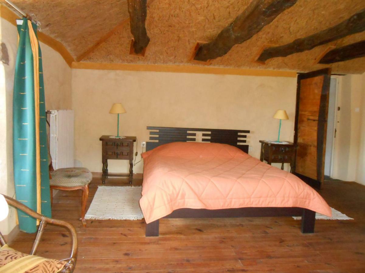Chambre D'Hotes Des Monts Saint-Izaire Exteriör bild