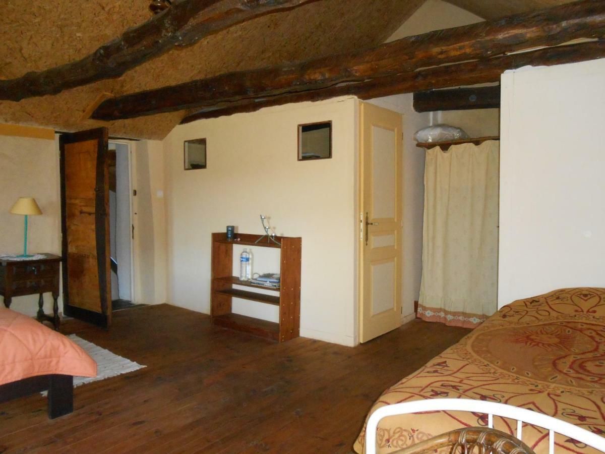 Chambre D'Hotes Des Monts Saint-Izaire Exteriör bild