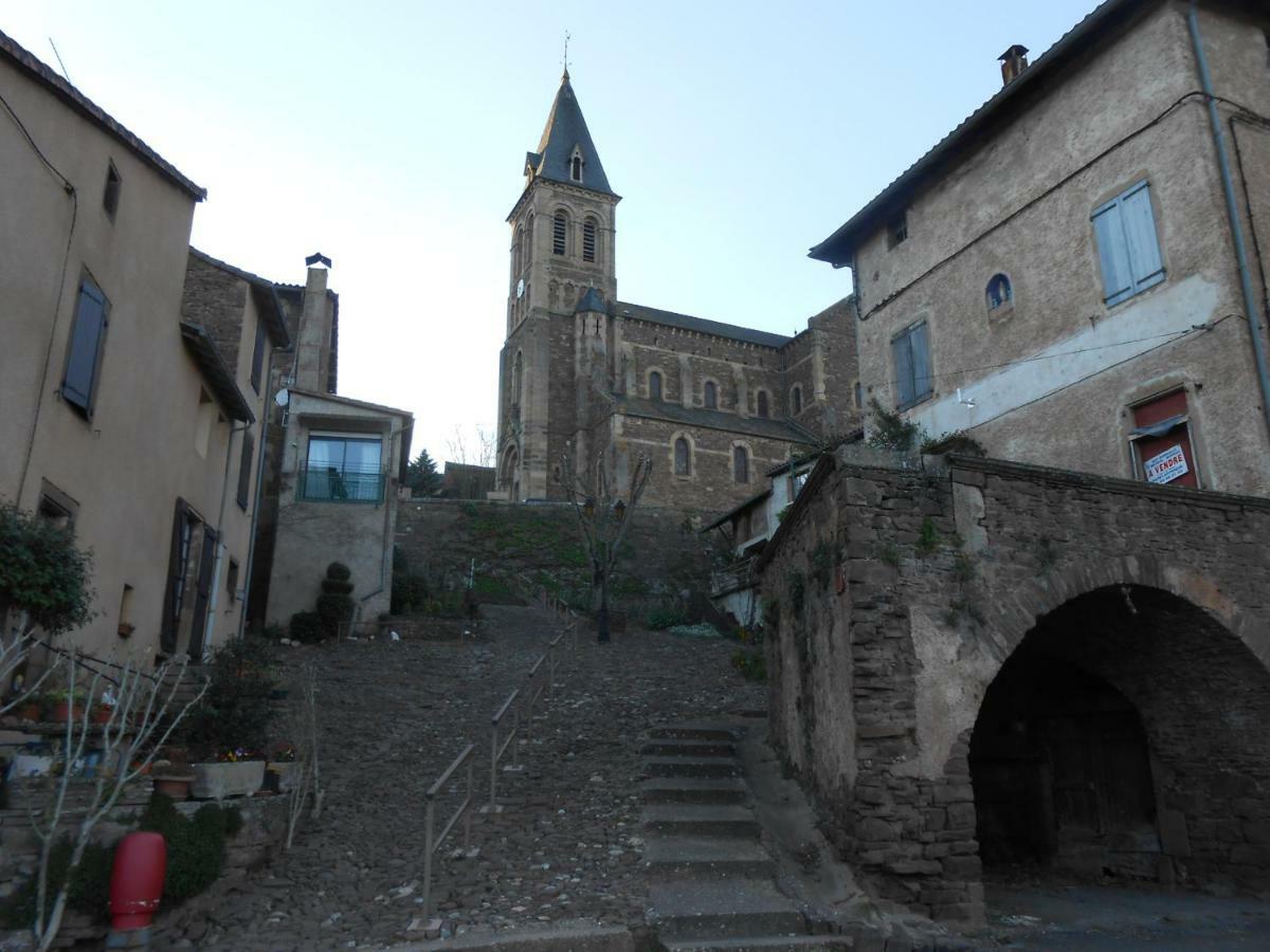 Chambre D'Hotes Des Monts Saint-Izaire Exteriör bild